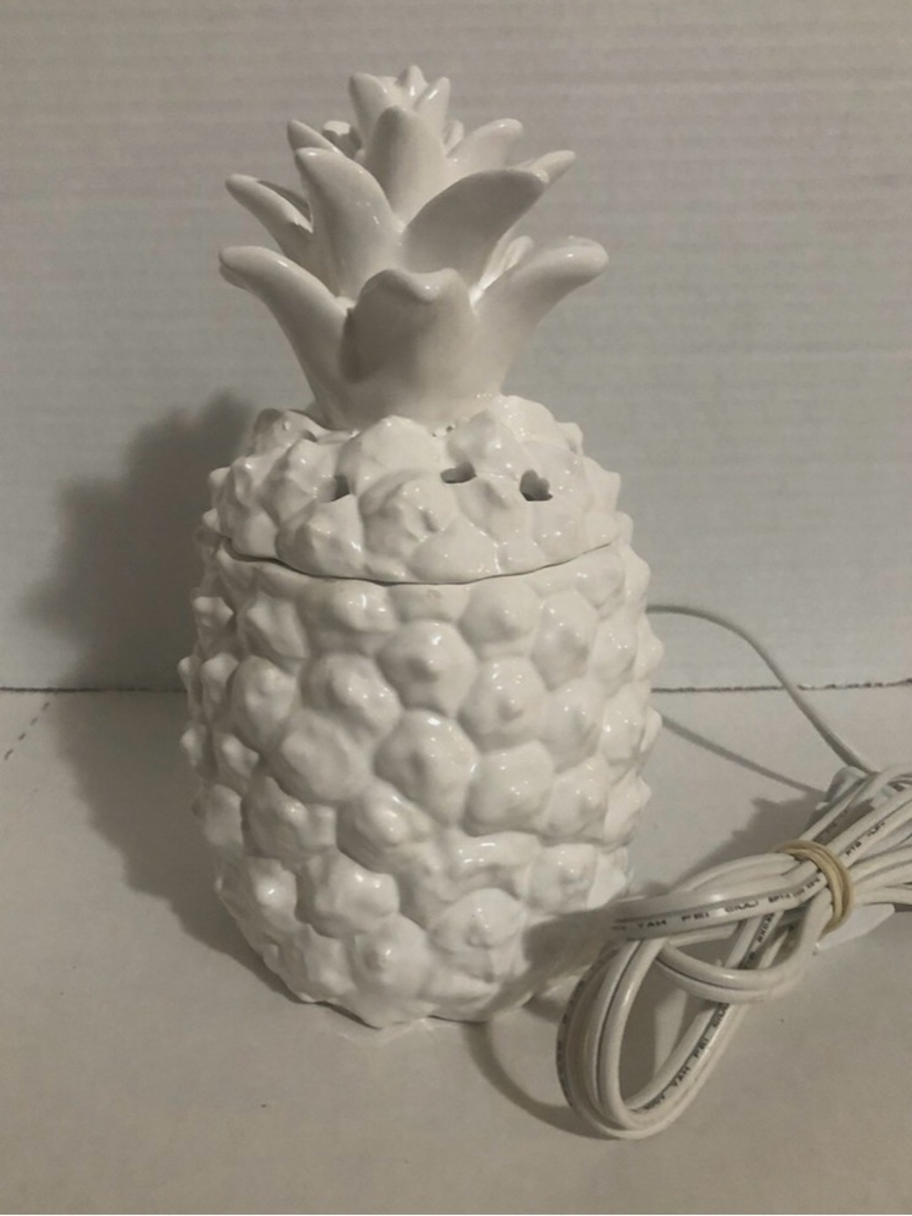 Brand New Scentsy Southern Hospitality Pineapple Shaped Glass Wax Warmer